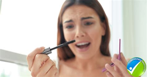 what causes mascara allergy